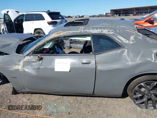 2019 Dodge Challenger R/T z VIN 2C3CDZBT8KH570991, wystawiony jako IAAI lot #42133680 z przebiegiem 158 186 mil mil oraz . Historia ofert i sprzedaży dostępna na DreamBid. Obrazek 14.