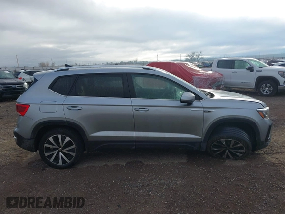 2024 Volkswagen Taos SE z VIN 3VVSX7B23RM047661, wystawiony jako IAAI lot #41609371 z przebiegiem 16 038 mil mil oraz . Historia ofert i sprzedaży dostępna na DreamBid. Obrazek 12.
