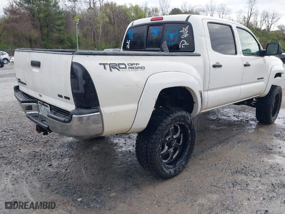 2007 Toyota Tacoma with VIN 3TMLU42N37M011017, listed as a IAAI auction lot 41949797 with 227,638 mi miles. Bid and sale history available at carsss.com. Image 4.