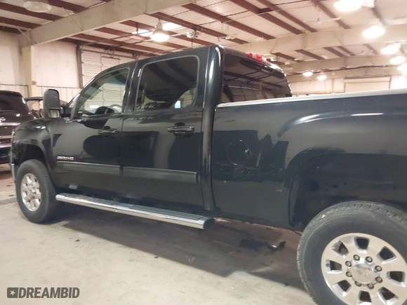2013 GMC Sierra 2500HD SLT with VIN 1GT121EG3DF111218, listed as a IAAI auction lot 41566667 with 175,686 mi miles. Bid and sale history available at carsss.com. Image 14.