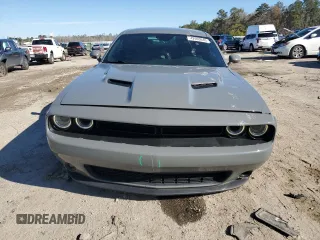 2019 Dodge Challenger SXT z VIN 2C3CDZAG4KH521999, wystawiony jako Copart lot #42093645 z przebiegiem 83 704 mil mil oraz Szkoda całkowita • Salvage title. Historia ofert i sprzedaży dostępna na DreamBid. Obrazek 5.