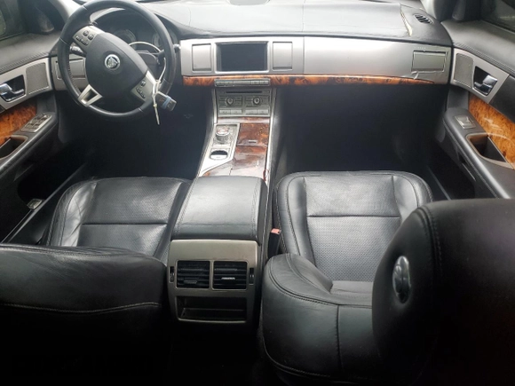 2010 Jaguar XF Premium Luxury with VIN SAJWA0GB2ALR64826, listed as a Copart auction lot 45236665 with 162,098 mi miles and Salvage Title. Bid and sale history available at carsss.com. Image 8.