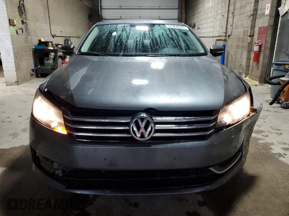 2014 Volkswagen Passat S z VIN 1VWAS7A39EC024588, wystawiony jako Copart lot #57968045 z przebiegiem 131 284 mil mil oraz Szkoda całkowita • Salvage title. Historia ofert i sprzedaży dostępna na DreamBid. Obrazek 5.