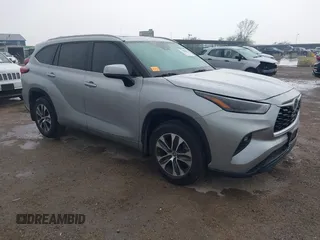 2023 Toyota Highlander L z VIN 5TDKDRAH1PS034509, wystawiony jako IAAI lot #41936873 z przebiegiem 18 335 mil mil oraz . Historia ofert i sprzedaży dostępna na DreamBid. Obrazek 1.