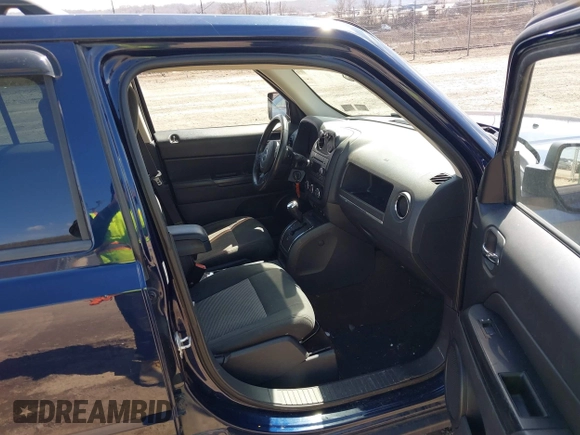 2014 Jeep Patriot Latitude with VIN 1C4NJRFB0ED760607, listed as a IAAI auction lot 41846134 with 136,041 mi miles. Bid and sale history available at carsss.com. Image 5.