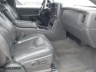 2005 Chevrolet Silverado 1500 LS with VIN 2GCEK13T551184097, listed as a IAAI auction lot 41598653 with 218,461 mi miles. Bid and sale history available at carsss.com. Image 5.