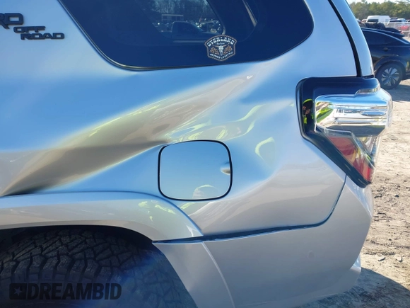 2024 Toyota 4Runner TRD Off Road z VIN JTERU5JR6R6255876, wystawiony jako IAAI lot #41281427 z przebiegiem 11 474 mil mil oraz . Historia ofert i sprzedaży dostępna na DreamBid. Obrazek 6.