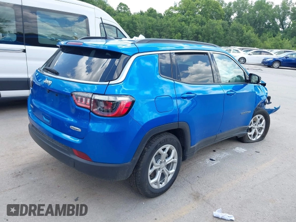 2024 Jeep Compass Latitude с VIN 3C4NJDBNXRT118589, выставлен на аукционе IAAI как лот 42597240 с пробегом 32 098 миль миль и . История ставок и продаж доступна на DreamBid. Изображение 4.
