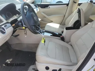 2012 Volkswagen Passat SE z VIN 1VWBP7A38CC091797, wystawiony jako Copart lot #62032205 z przebiegiem 198 594 mil mil oraz Czysty tytuł • Clean title. Historia ofert i sprzedaży dostępna na DreamBid. Obrazek 7.