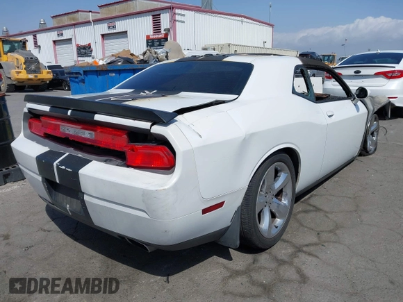 2013 Dodge Challenger SXT z VIN 2C3CDYAGXDH524225, wystawiony jako IAAI lot #41913504 z przebiegiem Nie podano mil oraz . Historia ofert i sprzedaży dostępna na DreamBid. Obrazek 4.