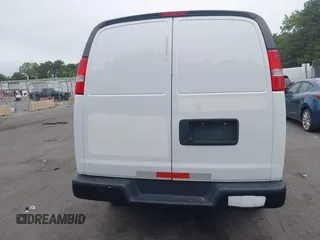 2022 Chevrolet Express Cargo z VIN 1GCWGAF72N1142965, wystawiony jako IAAI lot #42463029 z przebiegiem 49 782 mil mil oraz . Historia ofert i sprzedaży dostępna na DreamBid. Obrazek 16.