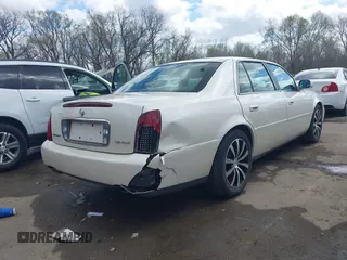 2003 Cadillac DeVille z VIN 1G6KD54Y13U208351, wystawiony jako IAAI lot #41889713 z przebiegiem 132 774 mil mil oraz . Historia ofert i sprzedaży dostępna na DreamBid. Obrazek 4.