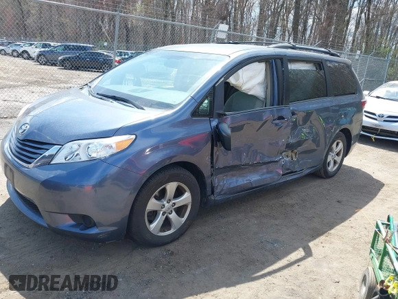 2015 Toyota Sienna LE AAS with VIN 5TDKK3DC8FS550190, listed as a IAAI auction lot 41924584 with 54,461 mi miles. Bid and sale history available at carsss.com. Image 17.