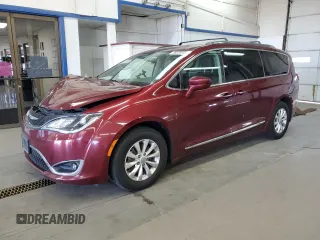 2018 Chrysler Pacifica Touring L z VIN 2C4RC1BG5JR211233, wystawiony jako Copart lot #58029295 z przebiegiem 112 264 mil mil oraz Szkody całkowita. Historia ofert i sprzedaży dostępna na DreamBid. Obrazek 1.