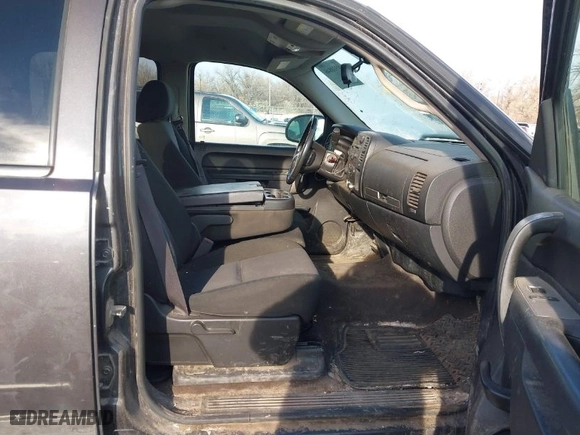 2010 Chevrolet Silverado 1500 LT with VIN 3GCRKSE32AG129922, listed as a IAAI auction lot 40910846 with 122,255 mi miles. Bid and sale history available at carsss.com. Image 5.