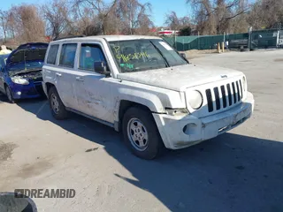 2010 Jeep Patriot Sport z VIN 1J4NF2GB8AD599726, wystawiony jako IAAI lot #41831346 z przebiegiem 176 856 mil mil oraz . Historia ofert i sprzedaży dostępna na DreamBid. Obrazek 1.