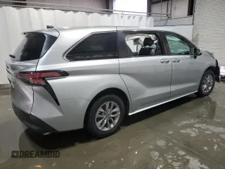 2021 Toyota Sienna XLE z VIN 5TDYRKEC5MS054064, wystawiony jako Copart lot #47661915 z przebiegiem 42 050 mil mil oraz Czysty tytuł • Clean title. Historia ofert i sprzedaży dostępna na DreamBid. Obrazek 3.