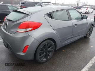 2017 Hyundai Veloster with VIN KMHTC6AD4HU309625, listed as a IAAI auction lot 41933497 with 184,632 mi miles. Bid and sale history available at carsss.com. Image 4.