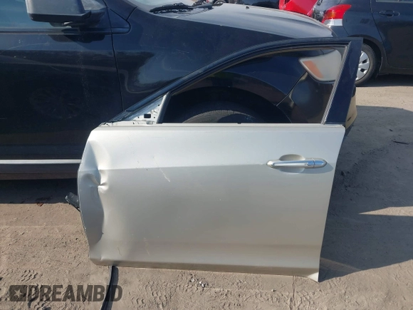 2015 Cadillac CTS Performance AWD with VIN 1G6AY5S35F0110281, listed as a IAAI auction lot 41670400 with 103,121 mi miles and . Bid and sale history available at DreamBid. Image 18.