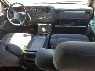 2000 Chevrolet Silverado 1500 LS with VIN 2GCEC19T8Y1377966, listed as a Copart auction lot 46485345 with 329,257 mi miles and Salvage Title. Bid and sale history available at carsss.com. Image 8.