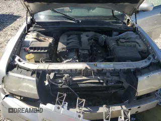 2006 Chrysler 300 z VIN 2C3KA53G26H469479, wystawiony jako Copart lot #57260885 z przebiegiem Nie podano mil oraz Czysty tytuł • Clean title. Historia ofert i sprzedaży dostępna na DreamBid. Obrazek 11.