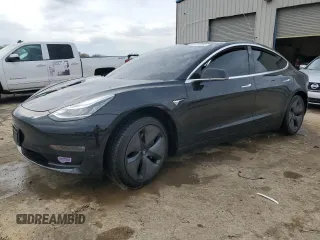 2019 Tesla Model 3 Mid Range z VIN 5YJ3E1EA8KF297299, wystawiony jako Copart lot #47935394 z przebiegiem 117 644 mil mil oraz Szkody całkowita. Historia ofert i sprzedaży dostępna na DreamBid. Obrazek 1.