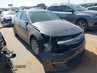2017 Kia Optima LX z VIN 5XXGT4L3XHG162392, wystawiony jako IAAI lot #42190491 z przebiegiem 109 566 mil mil oraz . Historia ofert i sprzedaży dostępna na DreamBid. Obrazek 1.