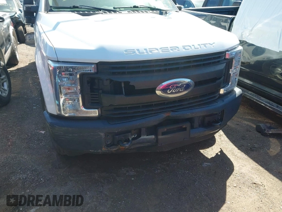 2018 Ford F-250 XL z VIN 1FTBF2A60JEC83073, wystawiony jako IAAI lot #41897105 z przebiegiem 115 228 mil mil oraz . Historia ofert i sprzedaży dostępna na DreamBid. Obrazek 6.