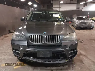 2011 BMW X5 35d z VIN 5UXZW0C5XBL658941, wystawiony jako IAAI lot #42460443 z przebiegiem 137 268 mil mil oraz . Historia ofert i sprzedaży dostępna na DreamBid. Obrazek 12.