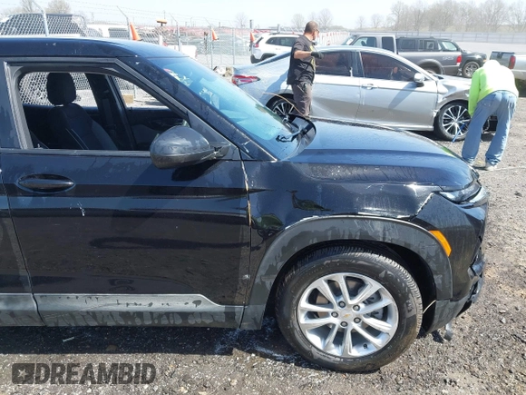 2025 Chevrolet TrailBlazer LS with VIN KL79MMSP8SB065034, listed as a IAAI auction lot 41811431 with Not Provided miles and . Bid and sale history available at DreamBid. Image 12.