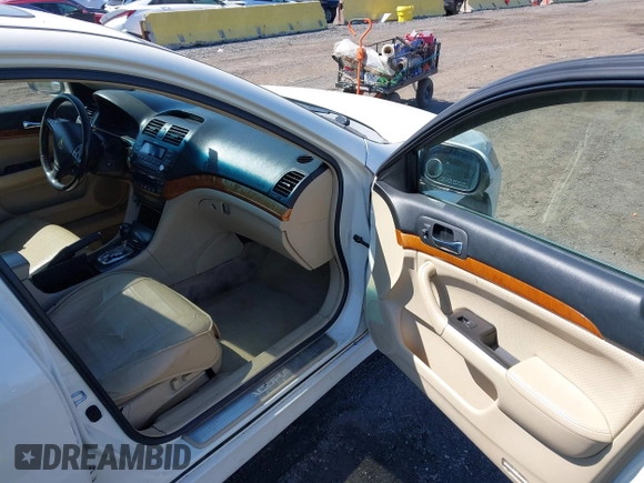 2008 Acura TSX with VIN JH4CL96898C000450, listed as a IAAI auction lot 42071096 with 180,706 mi miles. Bid and sale history available at carsss.com. Image 5.