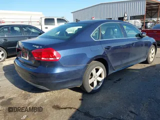 2013 Volkswagen Passat SE z VIN 1VWBP7A36DC130257, wystawiony jako IAAI lot #41987145 z przebiegiem 148 881 mil mil oraz . Historia ofert i sprzedaży dostępna na DreamBid. Obrazek 4.