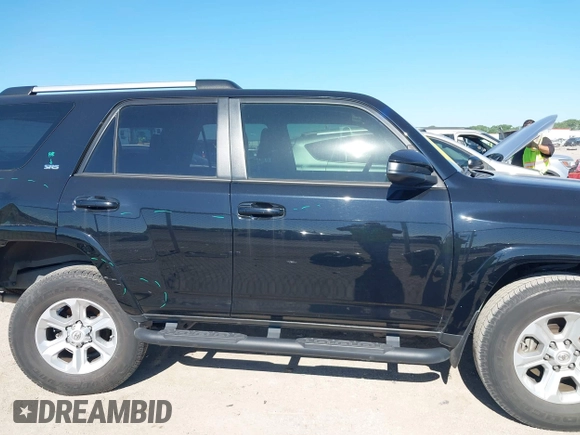 2021 Toyota 4Runner SR5 with VIN JTEEU5JR7M5242390, listed as a IAAI auction lot 42241384 with 43,695 mi miles and . Bid and sale history available at DreamBid. Image 13.