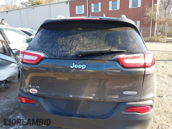 2015 Jeep Cherokee Latitude with VIN 1C4PJMCSXFW725644, listed as a IAAI auction lot 41312764 with 191,714 mi miles and . Bid and sale history available at DreamBid. Image 17.