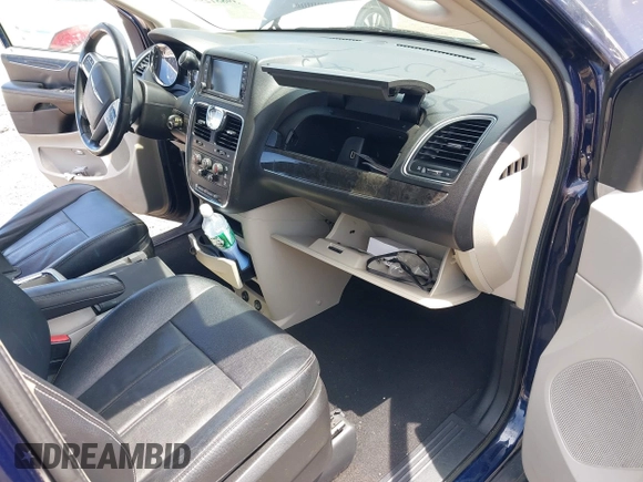 2015 Chrysler Town & Country LX with VIN 2C4RC1AG6FR677570, listed as a IAAI auction lot 39881299 with 154,328 mi miles and . Bid and sale history available at carsss.com. Image 5.