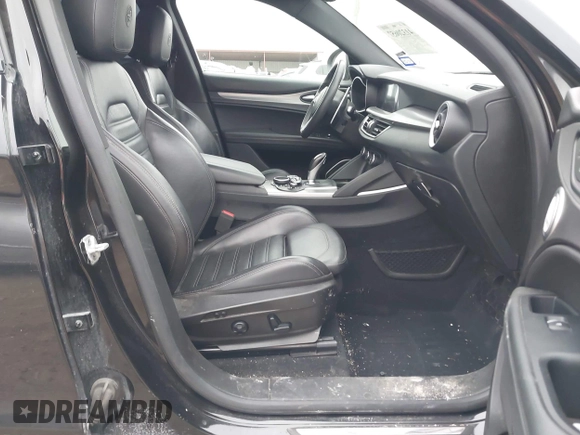 2019 Alfa Romeo Stelvio Ti z VIN ZASPAKBNXK7C44188, wystawiony jako IAAI lot #41320657 z przebiegiem 89 927 mil mil oraz . Historia ofert i sprzedaży dostępna na DreamBid. Obrazek 5.