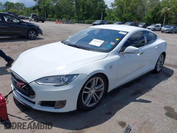 2013 Tesla Model S с VIN 5YJSA1AC8DFP10260, выставлен на аукционе IAAI как лот 42545156 с пробегом 121 329 миль миль и . История ставок и продаж доступна на DreamBid. Изображение 19.
