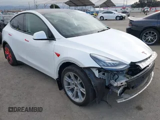 2021 Tesla Model Y Long Range with VIN 5YJYGDEE0MF209045, listed as a IAAI auction lot 41762738 with 24,721 mi miles. Bid and sale history available at carsss.com. Image 1.