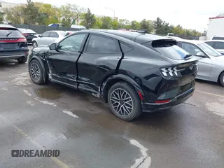 2024 Ford Mustang Mach-E Premium z VIN 3FMTK3R76RMA13687, wystawiony jako IAAI lot #42129796 z przebiegiem Nie podano mil oraz . Historia ofert i sprzedaży dostępna na DreamBid. Obrazek 3.