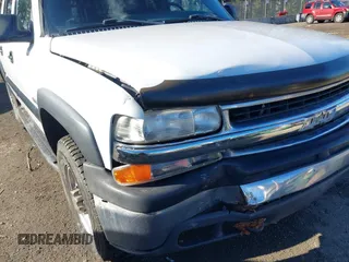 2000 Chevrolet Suburban LT with VIN 3GNGK26U9YG200551, listed as a IAAI auction lot 41527081 with 269,980 mi miles. Bid and sale history available at carsss.com. Image 6.