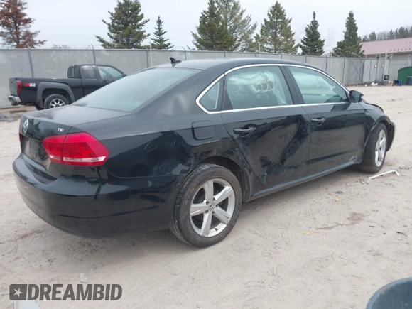 2015 Volkswagen Passat Limited Edition Edition z VIN 1VWAT7A31FC118947, wystawiony jako IAAI lot #41947890 z przebiegiem 156 435 mil mil oraz . Historia ofert i sprzedaży dostępna na DreamBid. Obrazek 4.