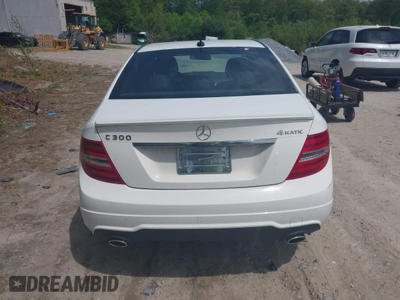 2013 Mercedes-Benz C 300 Sport z VIN WDDGF8AB7DR273519, wystawiony jako IAAI lot #42236450 z przebiegiem 92 851 mil mil oraz . Historia ofert i sprzedaży dostępna na DreamBid. Obrazek 16.