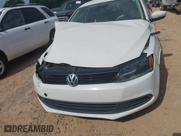 2011 Volkswagen Jetta SE with VIN 3VWDX7AJ9BM352889, listed as a IAAI auction lot 42276273 with Not provided miles and . Bid and sale history available at DreamBid. Image 11.