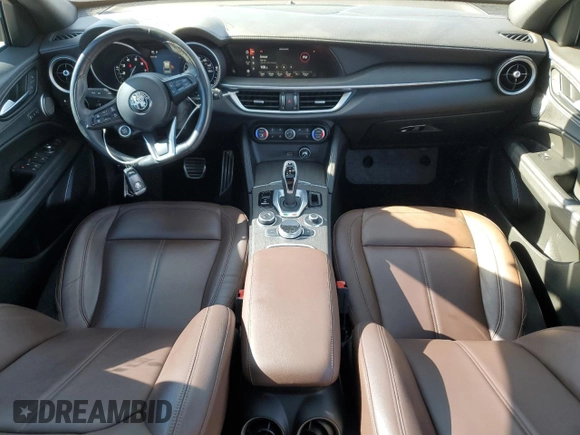 2022 Alfa Romeo Stelvio Veloce z VIN ZASPAKBN3N7D45240, wystawiony jako Copart lot #84031714 z przebiegiem 29 254 mil mil oraz Szkoda całkowita • Salvage title. Historia ofert i sprzedaży dostępna na DreamBid. Obrazek 8.