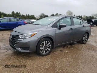 2025 Nissan Versa SV z VIN 3N1CN8EV6SL812476, wystawiony jako Copart lot #54607055 z przebiegiem 183 mil mil oraz Szkoda całkowita • Salvage title. Historia ofert i sprzedaży dostępna na DreamBid. Obrazek 1.