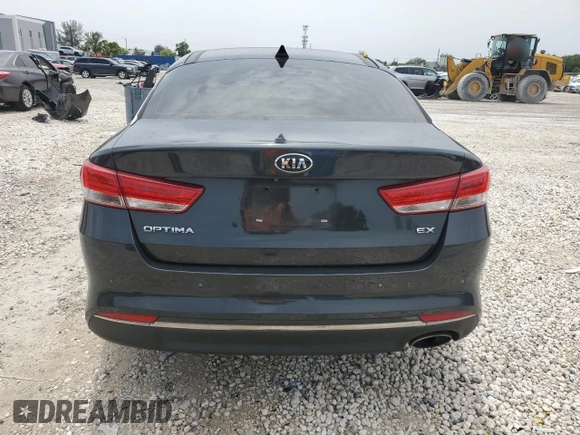 2016 Kia Optima EX z VIN 5XXGU4L32GG006195, wystawiony jako Copart lot #59544165 z przebiegiem 70 116 mil mil oraz Szkoda całkowita • Salvage title. Historia ofert i sprzedaży dostępna na DreamBid. Obrazek 6.
