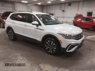 2022 Volkswagen Tiguan S with VIN 3VV0B7AX1NM066089, listed as a IAAI auction lot 41686335 with 64,115 mi miles. Bid and sale history available at carsss.com. Image 1.