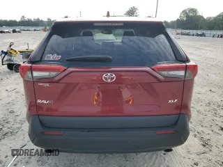 2021 Toyota RAV4 XLE z VIN 2T3W1RFV2MW176273, wystawiony jako Copart lot #62702095 z przebiegiem 37 934 mil mil oraz Szkoda całkowita • Salvage title. Historia ofert i sprzedaży dostępna na DreamBid. Obrazek 6.