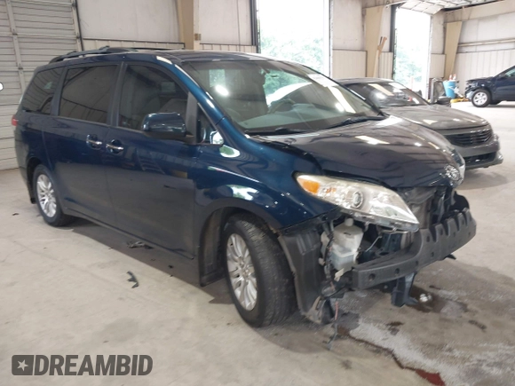 2011 Toyota Sienna XLE AAS z VIN 5TDYK3DC1BS130064, wystawiony jako IAAI lot #42600155 z przebiegiem 139 078 mil mil oraz . Historia ofert i sprzedaży dostępna na DreamBid. Obrazek 1.