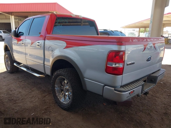 2004 Ford F-150 XLT z VIN 1FTPW14554KB99596, wystawiony jako IAAI lot #42575950 z przebiegiem 142 071 mil mil oraz . Historia ofert i sprzedaży dostępna na DreamBid. Obrazek 3.